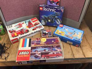 lot 213 image: Vintage Variety Authentic Lego Sets