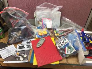 lot 215 image: Group Lego-Compatible Building Blocs - Sets - Bags
