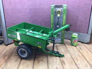 lot 217 image: ERTL Frontier Equipment GC1108 & Gearbox John Deere Gas Pump