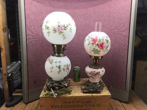 lot 237 image: 2 Vintage Large Gone With The Wind - Parlor Type Electric Lamps
