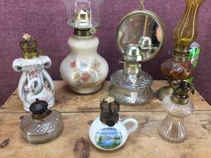 lot 238 image: Vintage Group Small Oil Lamps