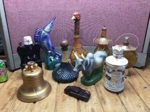 lot 243 image: Group Vintage Decanters - Leather - Bicentennial - Heritage Ezra Brooks