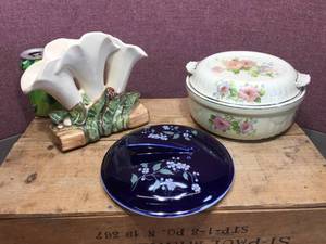 lot 253 image: Vintage McCoy - Halls PotteryCeramics