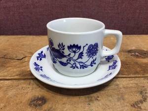 lot 254 image: Vintage Figgo Norway - Cup & Saucer