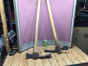 lot 268 image: 2 Vintage MattocksGrub Hoe Tools - True Temper 5 - AP5081 USA