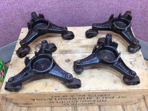 lot 273 image: Vintage Set of 4 Harper - Rolling Stove Casters - Pat. 1906