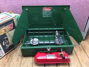 lot 279 image: Very Nice Vintage Coleman 425E Camp Stove with Box