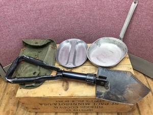 lot 283 image: Vintage U.S. Military Folding Shovel & Mess Kit