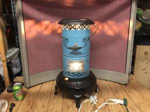 lot 295 image: Antique Perfection Heater #430 Converted to Electric Light Up