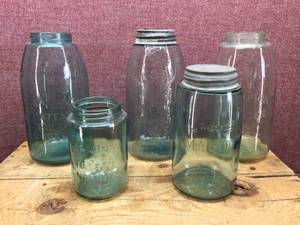 lot 310 image: 5 Vintage Masons Jars 1858 Including Red Key