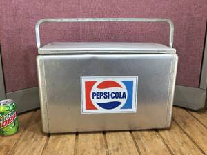 lot 318 image: Neat Vintage Cromstroms Pepsi Cooler 20 x 10 x 13