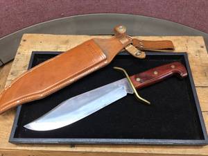 lot 325 image: Vintage WESTERN W49 I Bowie Knife with Sheath
