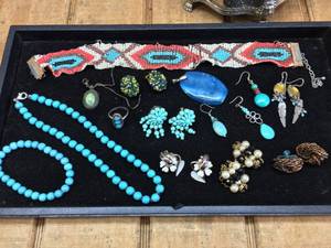 lot 339 image: Vintage Jewelry - Native Beadwork - Earrings - Tuquoise