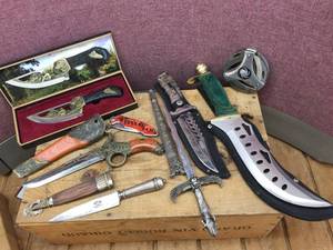 lot 341 image: Aggressive Type Knives