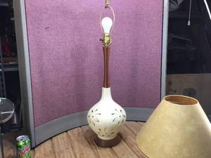 lot 102 image: MCM Incised Pottery Internal Light Table Lamp