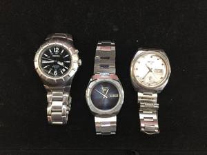 lot 109 image: 3 Vintage Mens Seiko KineticAutomatic Watches