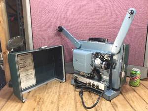 lot 126 image: Vintage Eiki RT-0 16mm Film Movie Projector - Works