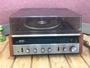 lot 141 image: Vintage Sony HP-210 Stereo Music System