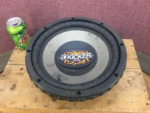 lot 147 image: Kicker Comp VR 10 Speaker