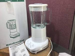lot 152 image: KitchenAid 3 Speed Classic Blender - Factory Refurbished - Like New
