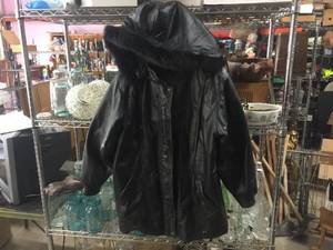 lot 164 image: Womens Black 2X Field Gear - LeatherFoxTail Winter Jacket