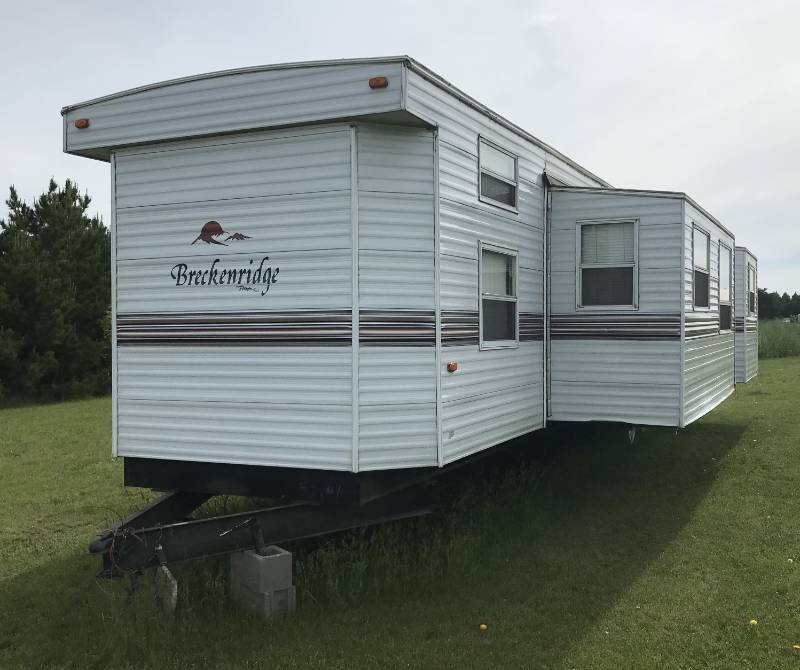 lot 3 image: 2000 Breckenridge Park Model