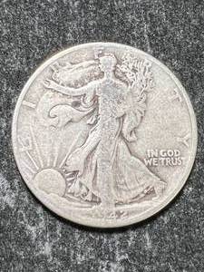 lot 38 image: 1942 US WALKING LIBERTY HALF DOLLAR