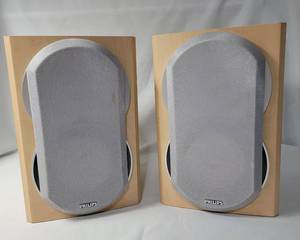 lot 48 image: Pair of Philips Bookshelf Speakers ,   FWB-M53017 Maple Wood.  Very Nice Shape