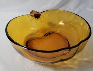 lot 51 image: Vintage Large Amber Apple Shaped Glass Centerpiece Serving Bowl.  No chips in glass.