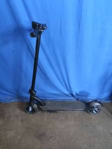 lot 4 image: GlareWheel ES-S8 36V Electric Scooter