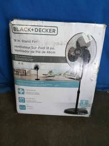 lot 18 image: BLACKDECKER 18 Pedestal Fan with Remote - Black