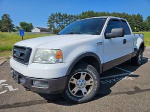 lot 10 image: 2005 Ford F-150 XLT