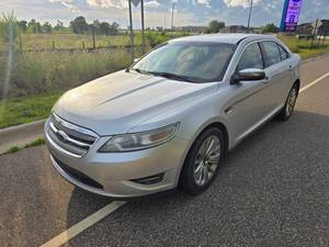 lot 16 image: 2010 Ford Taurus Limited