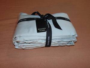 lot 1 image: California King 500 Thread Count  Pebble Grey