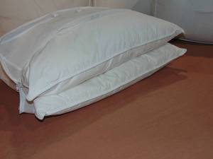 lot 4 image: 2 Pack StandardQueen Soft White Duck Feather & Down  Pillow