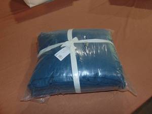 lot 5 image: French Linen Box Stitch Quilt FullQueen