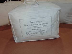 lot 28 image: Cal King Extra Warm Premium Duvet Comforter Insert
