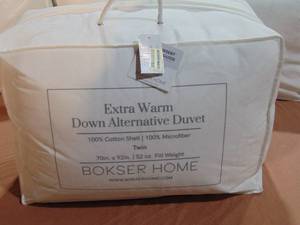 lot 41 image: Twin Extra Warm Premium Down Alternative Duvet Comforter Insert