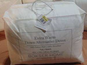 lot 42 image: Full Queen  Extra Warm Premium Down Alternative Duvet Comforter Insert