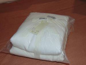 lot 59 image: Cal King 100% French Linen Duvet Cover  BOKSER HOME