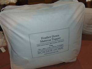 lot 67 image: King Feather & Down Plush Luxury Mattress Topper  BOKSER HOME 810098939249