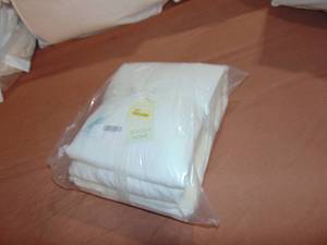 lot 73 image: Queen 100% French Linen Sheet Set  BOKSER HOME