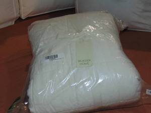 lot 76 image: Cal King Cream French Linen Box Stitch Quilt