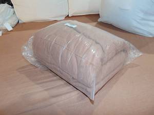 lot 77 image: Full Queen Clay French Linen Box Stitch Quilt  BOKSER HOME