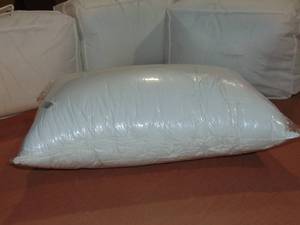 lot 79 image: 2 PackQueen  Medium Down & Feather Chamber Bed Pillow