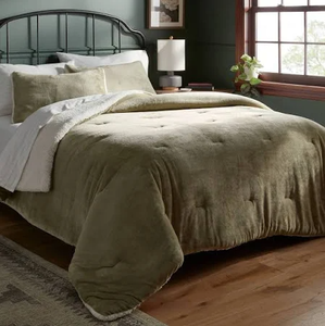 lot 233 image: 3PCS King Size Threshold Queen Cozy Faux Shearling Comforter and Sham Set