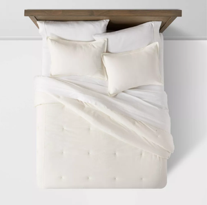 lot 234 image: 3PCS FullQueen Velvet Comforter and Sham Set - Threshold