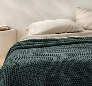 lot 175 image: Chunky Knit Bed Blanket - Casaluna, FullQueen
