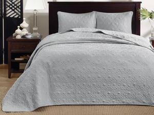 lot 293 image: Madison Park Quebec Queen Size Quilt Bedding Set - Grey , Damask  3 Piece Bedding Quilt Coverlets