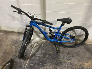 lot 232 image: Mongoose Limestone 26 Mens Mountain Bike